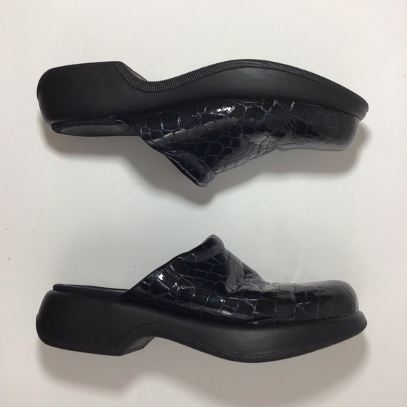 DANSKO PATENT LEATHER CROC PRINT CLOG SLIDES - Picture 4 of 8